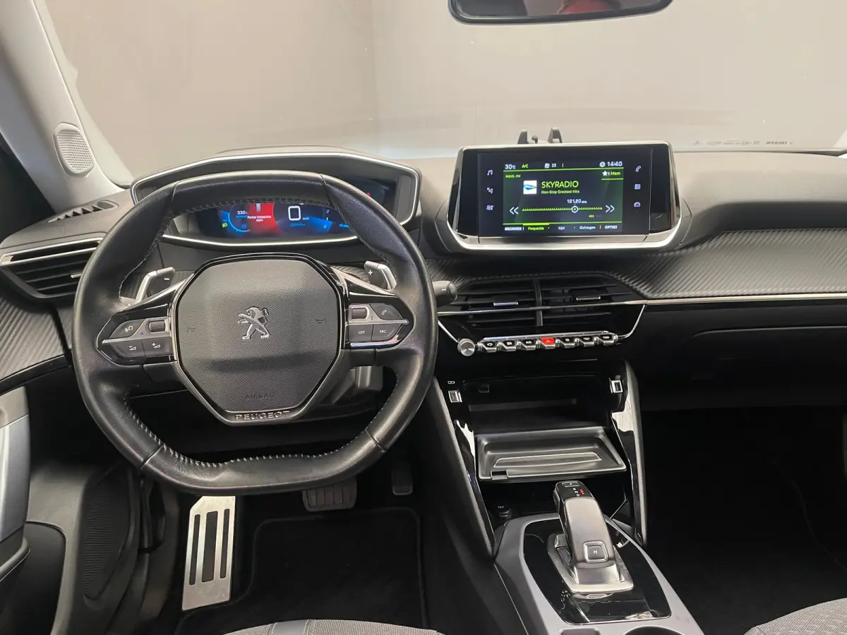 1.2 PureTech Allure | Achteruitrijcamera | Climate Control | Cruise Control | Extra getinte ramen | 17'' Lichtmetalen velgen |'| Achterbank in delen neerklapbaar | Achteruitrijcamera | Airco