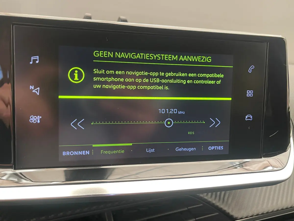 1.2 PureTech Allure | Achteruitrijcamera | Climate Control | Cruise Control | Extra getinte ramen | 17'' Lichtmetalen velgen |'| Achterbank in delen neerklapbaar | Achteruitrijcamera | Airco
