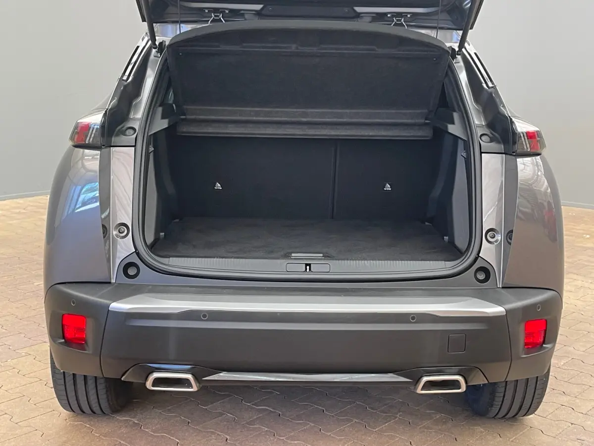 1.2 PureTech Allure | Achteruitrijcamera | Climate Control | Cruise Control | Extra getinte ramen | 17'' Lichtmetalen velgen |'| Achterbank in delen neerklapbaar | Achteruitrijcamera | Airco