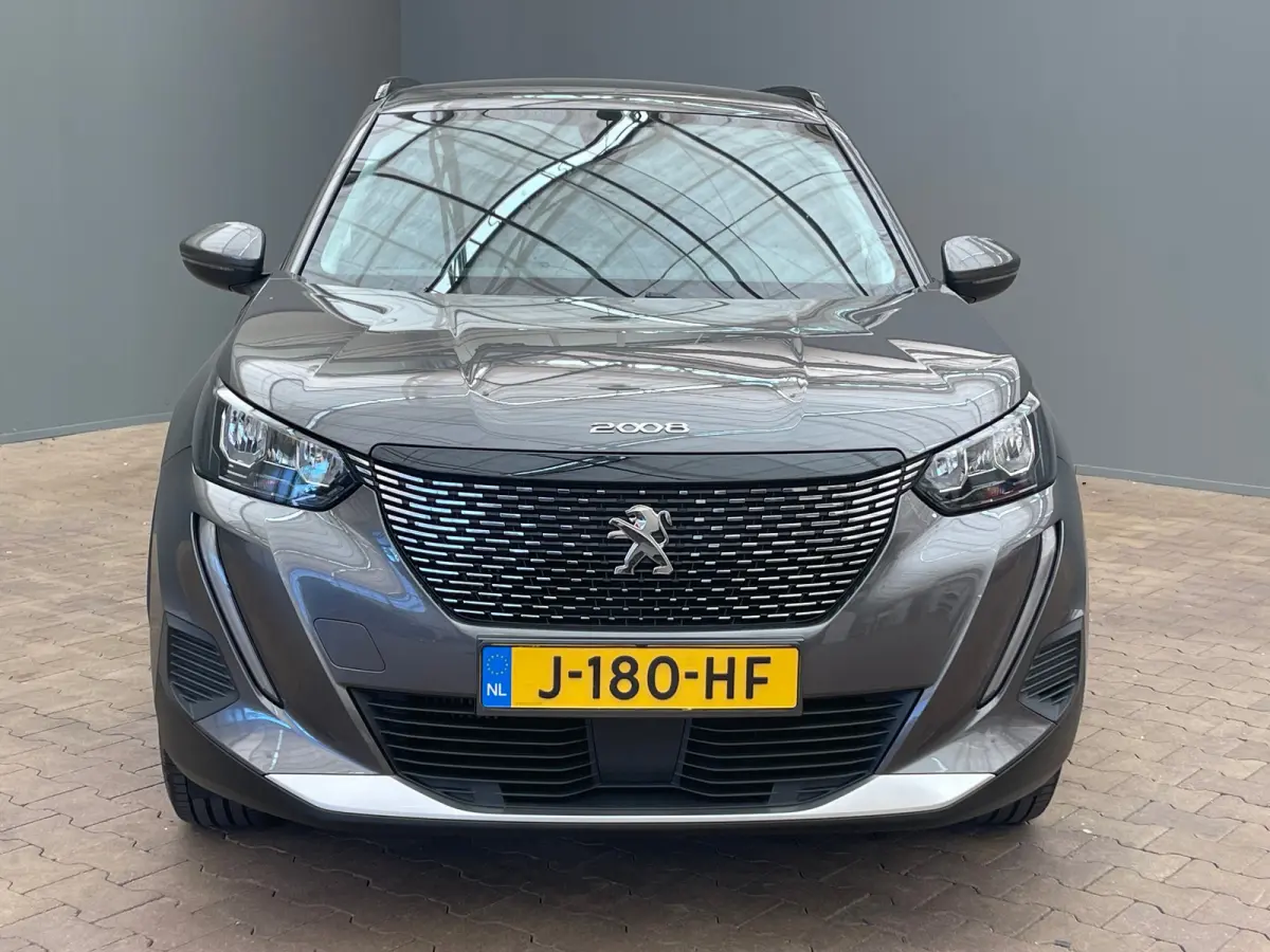 1.2 PureTech Allure | Achteruitrijcamera | Climate Control | Cruise Control | Extra getinte ramen | 17'' Lichtmetalen velgen |'| Achterbank in delen neerklapbaar | Achteruitrijcamera | Airco