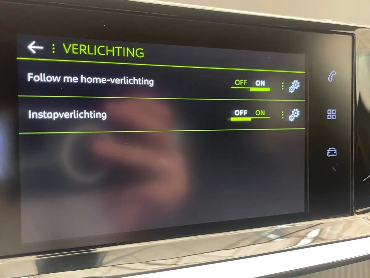 1.2 PureTech Allure | Achteruitrijcamera | Climate Control | Cruise Control | Extra getinte ramen | 17'' Lichtmetalen velgen |'| Achterbank in delen neerklapbaar | Achteruitrijcamera | Airco