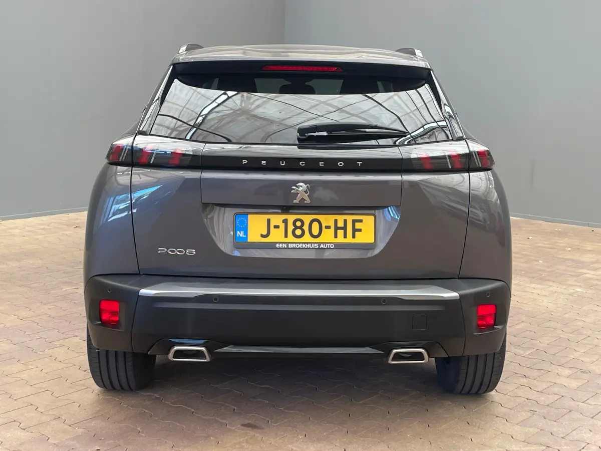 1.2 PureTech Allure | Achteruitrijcamera | Climate Control | Cruise Control | Extra getinte ramen | 17'' Lichtmetalen velgen |'| Achterbank in delen neerklapbaar | Achteruitrijcamera | Airco