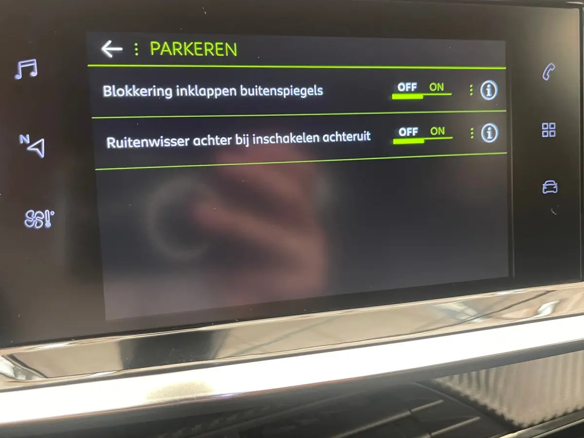 1.2 PureTech Allure | Achteruitrijcamera | Climate Control | Cruise Control | Extra getinte ramen | 17'' Lichtmetalen velgen |'| Achterbank in delen neerklapbaar | Achteruitrijcamera | Airco