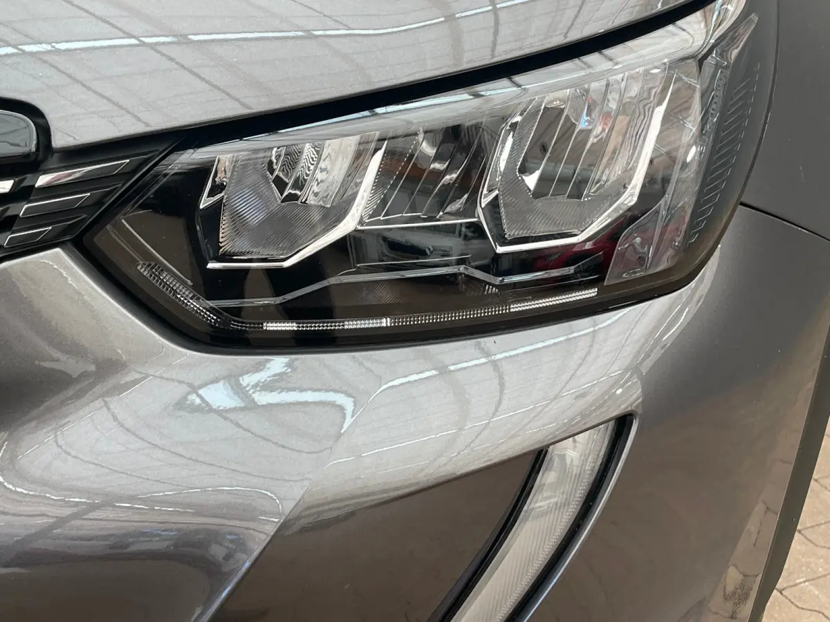 1.2 PureTech Allure | Achteruitrijcamera | Climate Control | Cruise Control | Extra getinte ramen | 17'' Lichtmetalen velgen |'| Achterbank in delen neerklapbaar | Achteruitrijcamera | Airco