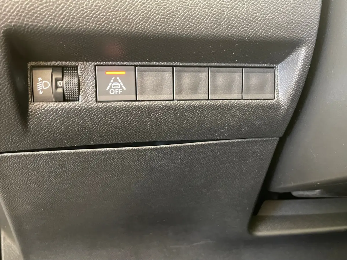 1.2 PureTech Allure | Achteruitrijcamera | Climate Control | Cruise Control | Extra getinte ramen | 17'' Lichtmetalen velgen |'| Achterbank in delen neerklapbaar | Achteruitrijcamera | Airco