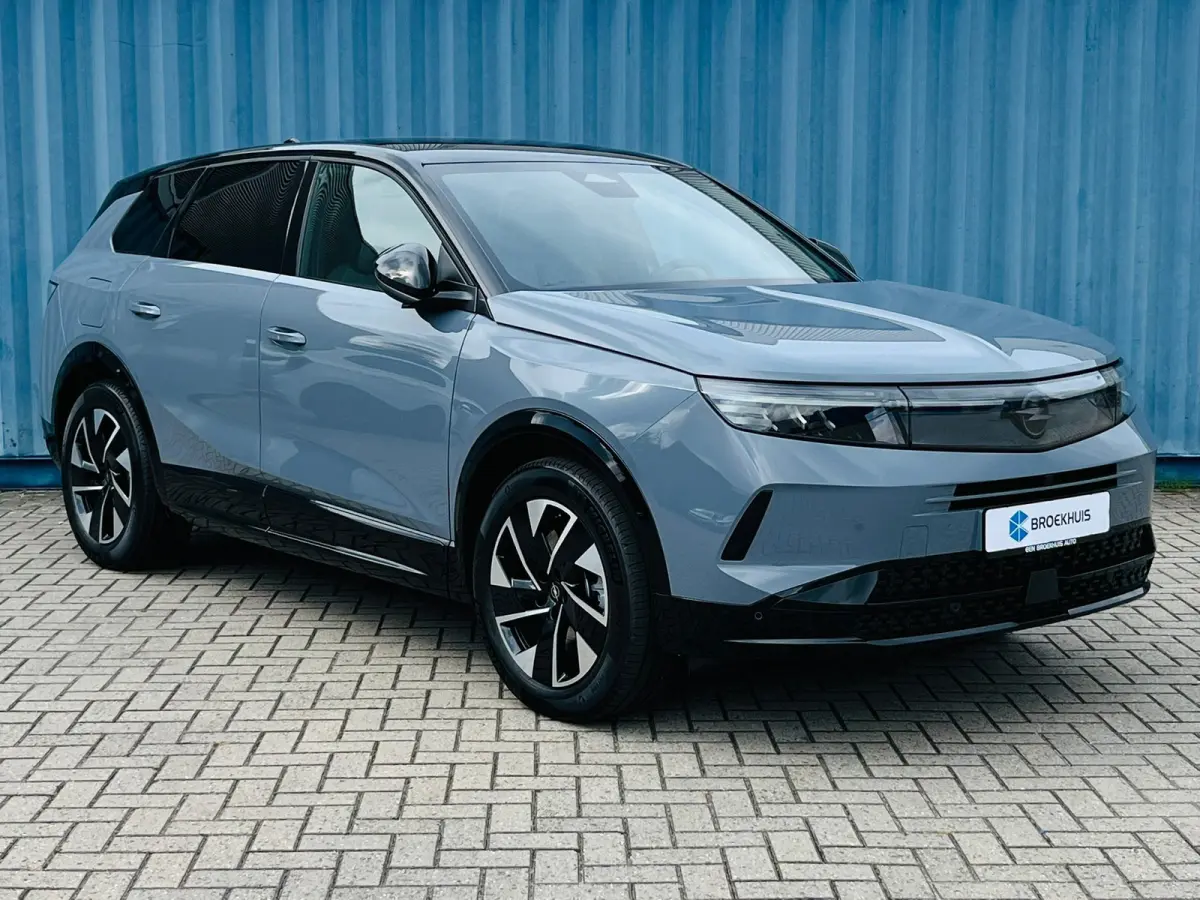 GS Afneembare trekhaak | Achteruitrijcamera | Adeptieve cruise control | Lendensteun | Standkachel | Keyless | Stoelverwarming | Apple carplay & Android auto