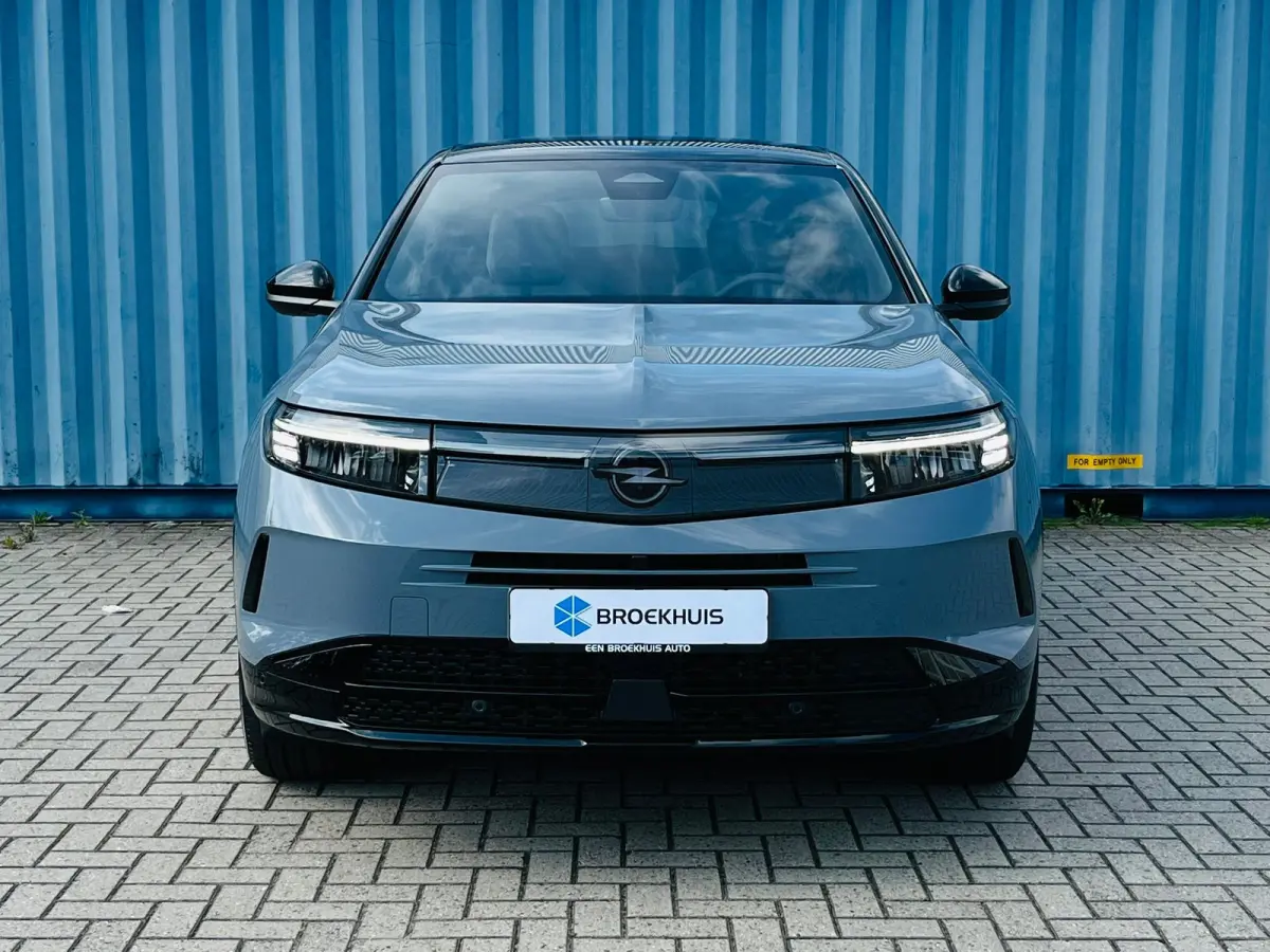 GS Afneembare trekhaak | Achteruitrijcamera | Adeptieve cruise control | Lendensteun | Standkachel | Keyless | Stoelverwarming | Apple carplay & Android auto