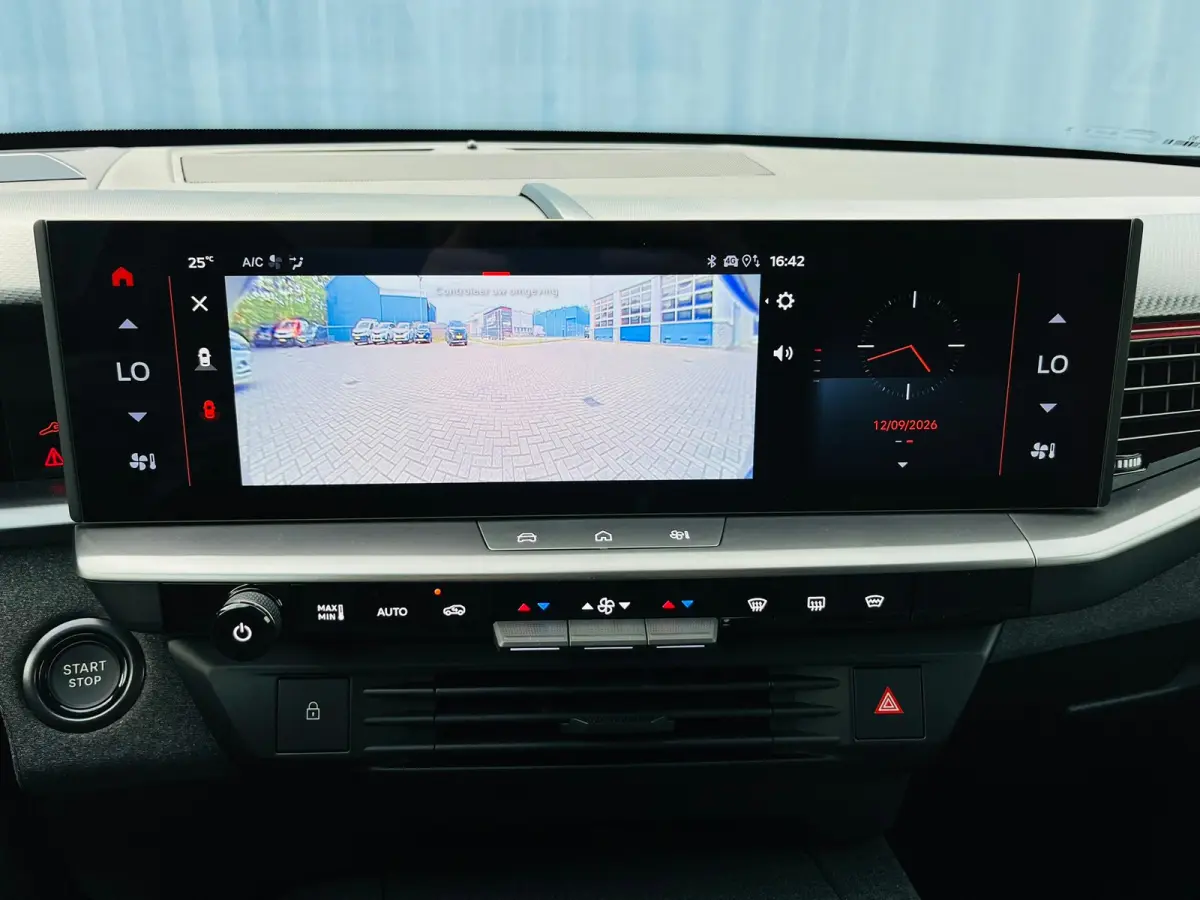 GS Afneembare trekhaak | Achteruitrijcamera | Adeptieve cruise control | Lendensteun | Standkachel | Keyless | Stoelverwarming | Apple carplay & Android auto