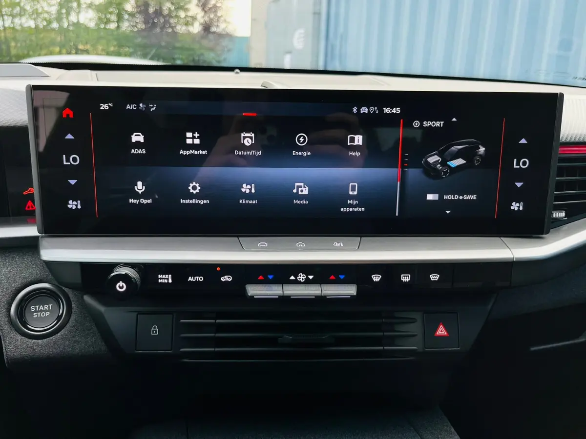 GS Afneembare trekhaak | Achteruitrijcamera | Adeptieve cruise control | Lendensteun | Standkachel | Keyless | Stoelverwarming | Apple carplay & Android auto