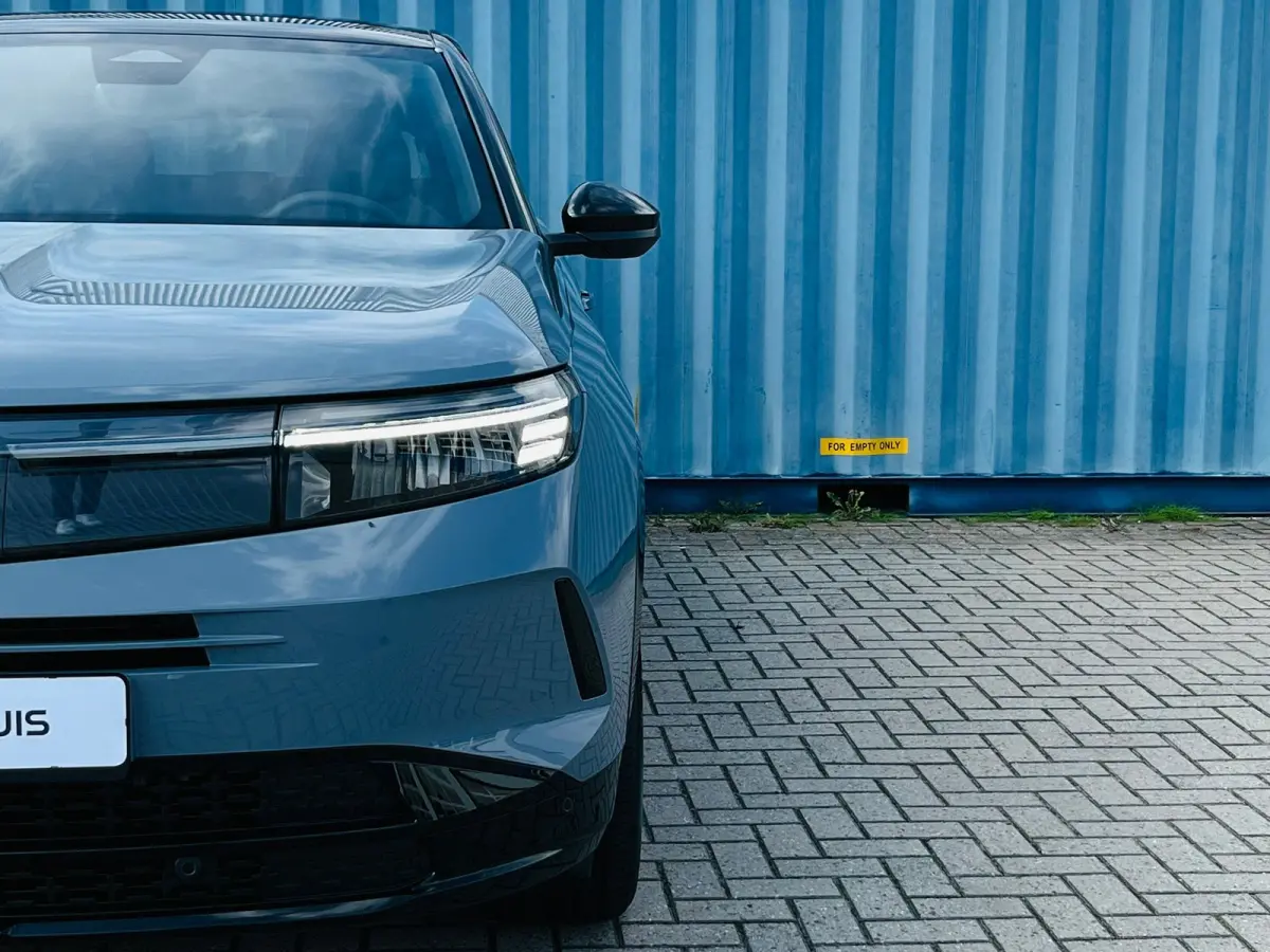 GS Afneembare trekhaak | Achteruitrijcamera | Adeptieve cruise control | Lendensteun | Standkachel | Keyless | Stoelverwarming | Apple carplay & Android auto