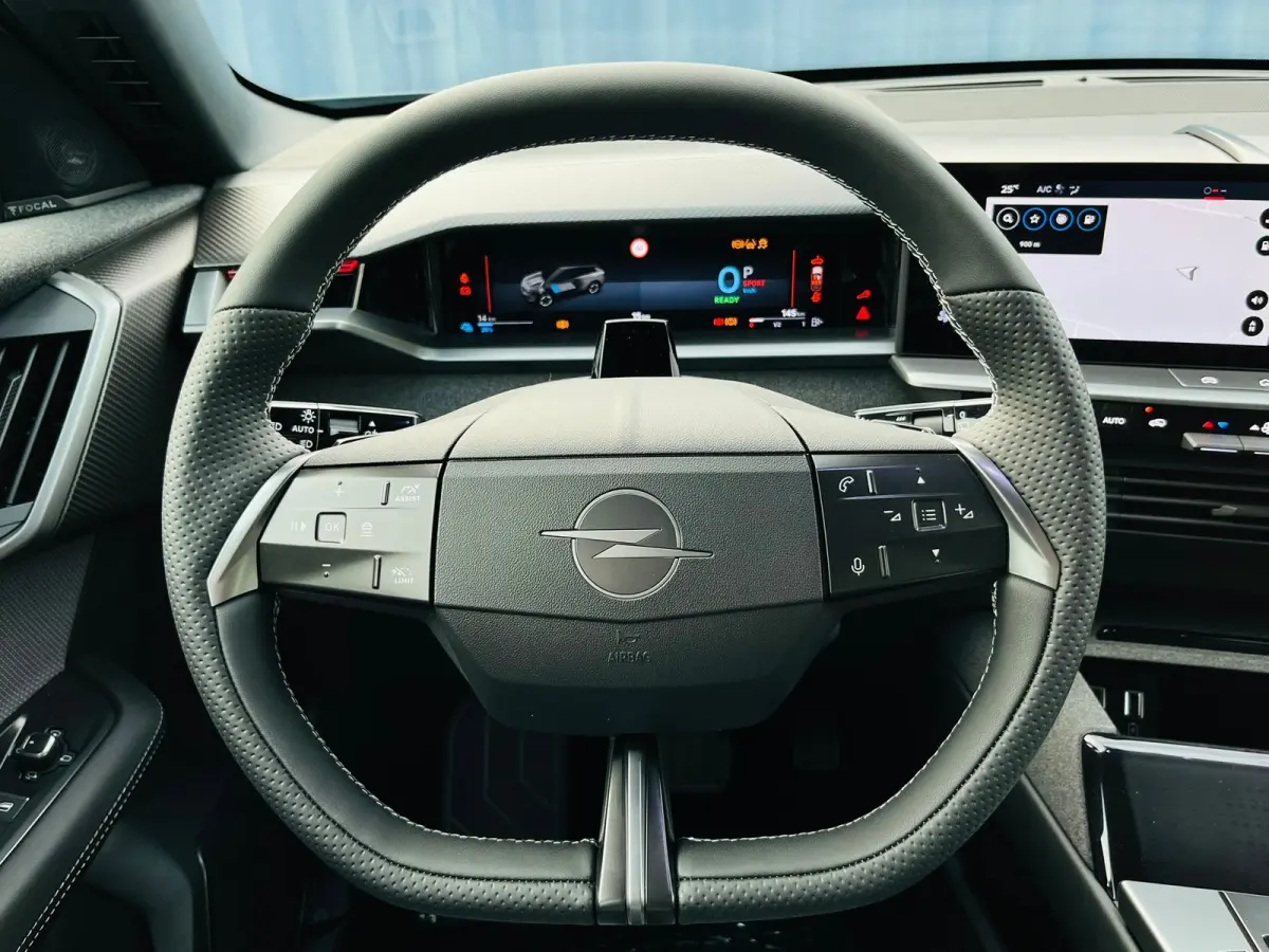 GS Afneembare trekhaak | Achteruitrijcamera | Adeptieve cruise control | Lendensteun | Standkachel | Keyless | Stoelverwarming | Apple carplay & Android auto