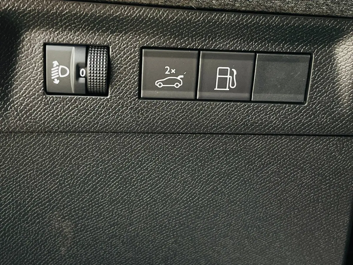 GS Afneembare trekhaak | Achteruitrijcamera | Adeptieve cruise control | Lendensteun | Standkachel | Keyless | Stoelverwarming | Apple carplay & Android auto