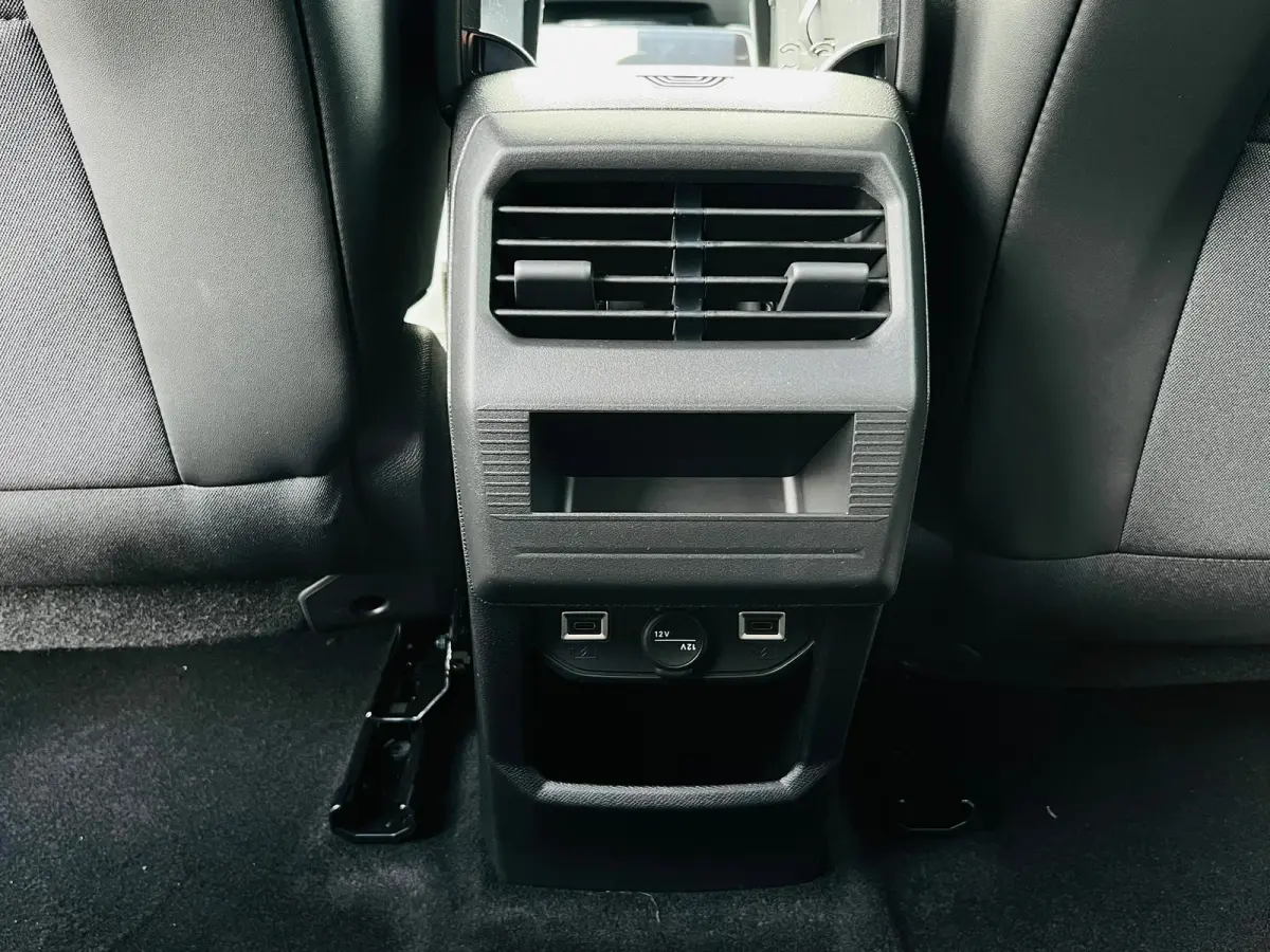 GS Afneembare trekhaak | Achteruitrijcamera | Adeptieve cruise control | Lendensteun | Standkachel | Keyless | Stoelverwarming | Apple carplay & Android auto