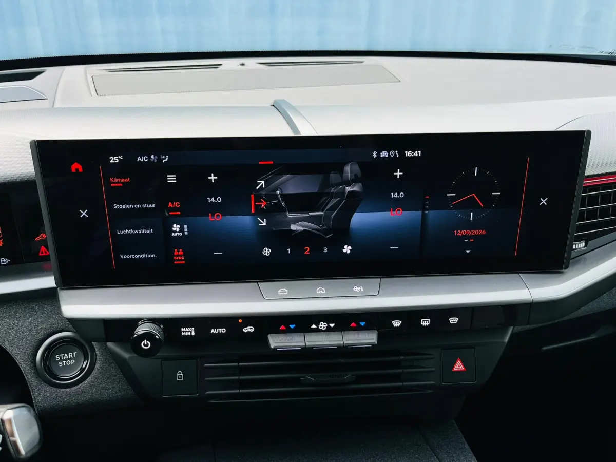 GS Afneembare trekhaak | Achteruitrijcamera | Adeptieve cruise control | Lendensteun | Standkachel | Keyless | Stoelverwarming | Apple carplay & Android auto