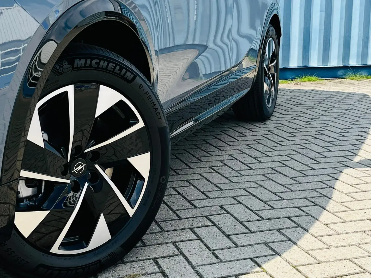 GS Afneembare trekhaak | Achteruitrijcamera | Adeptieve cruise control | Lendensteun | Standkachel | Keyless | Stoelverwarming | Apple carplay & Android auto
