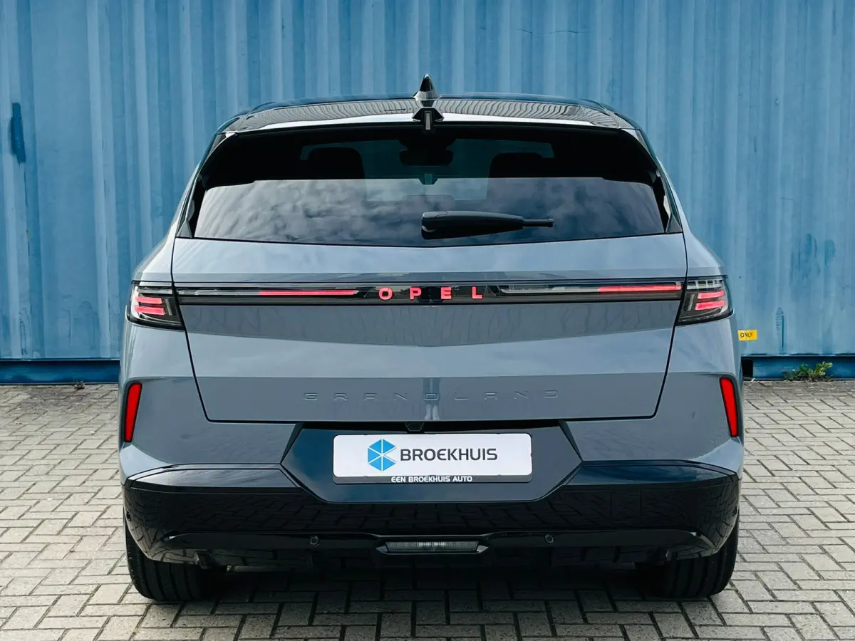 GS Afneembare trekhaak | Achteruitrijcamera | Adeptieve cruise control | Lendensteun | Standkachel | Keyless | Stoelverwarming | Apple carplay & Android auto