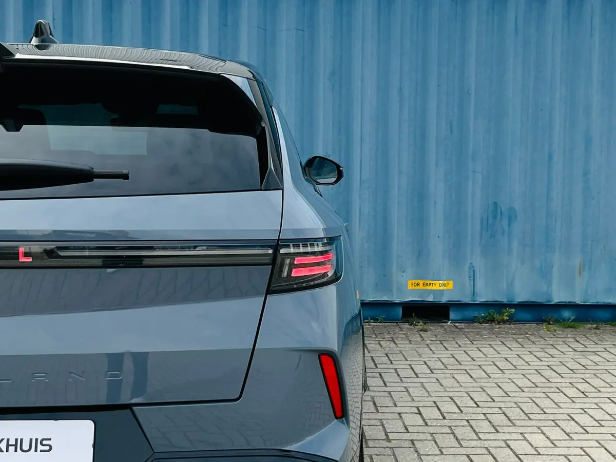 GS Afneembare trekhaak | Achteruitrijcamera | Adeptieve cruise control | Lendensteun | Standkachel | Keyless | Stoelverwarming | Apple carplay & Android auto