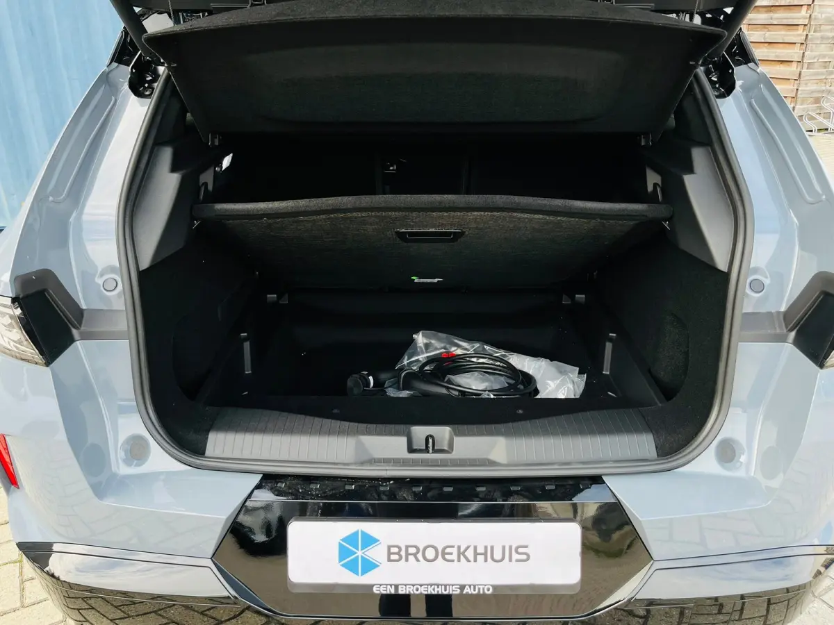 GS Afneembare trekhaak | Achteruitrijcamera | Adeptieve cruise control | Lendensteun | Standkachel | Keyless | Stoelverwarming | Apple carplay & Android auto