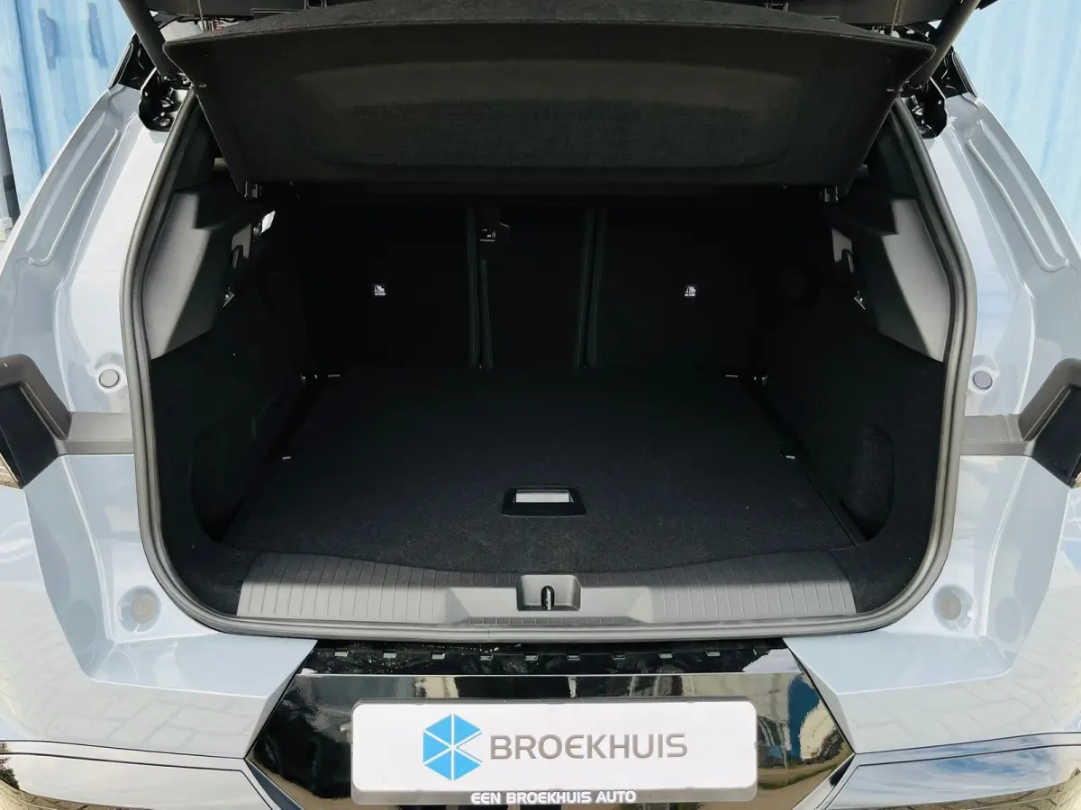 GS Afneembare trekhaak | Achteruitrijcamera | Adeptieve cruise control | Lendensteun | Standkachel | Keyless | Stoelverwarming | Apple carplay & Android auto