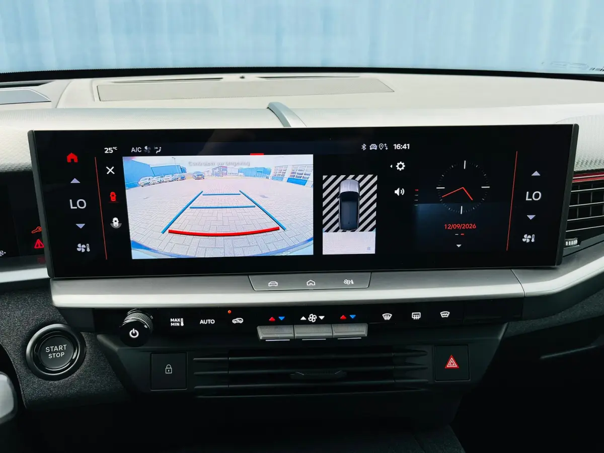 GS Afneembare trekhaak | Achteruitrijcamera | Adeptieve cruise control | Lendensteun | Standkachel | Keyless | Stoelverwarming | Apple carplay & Android auto
