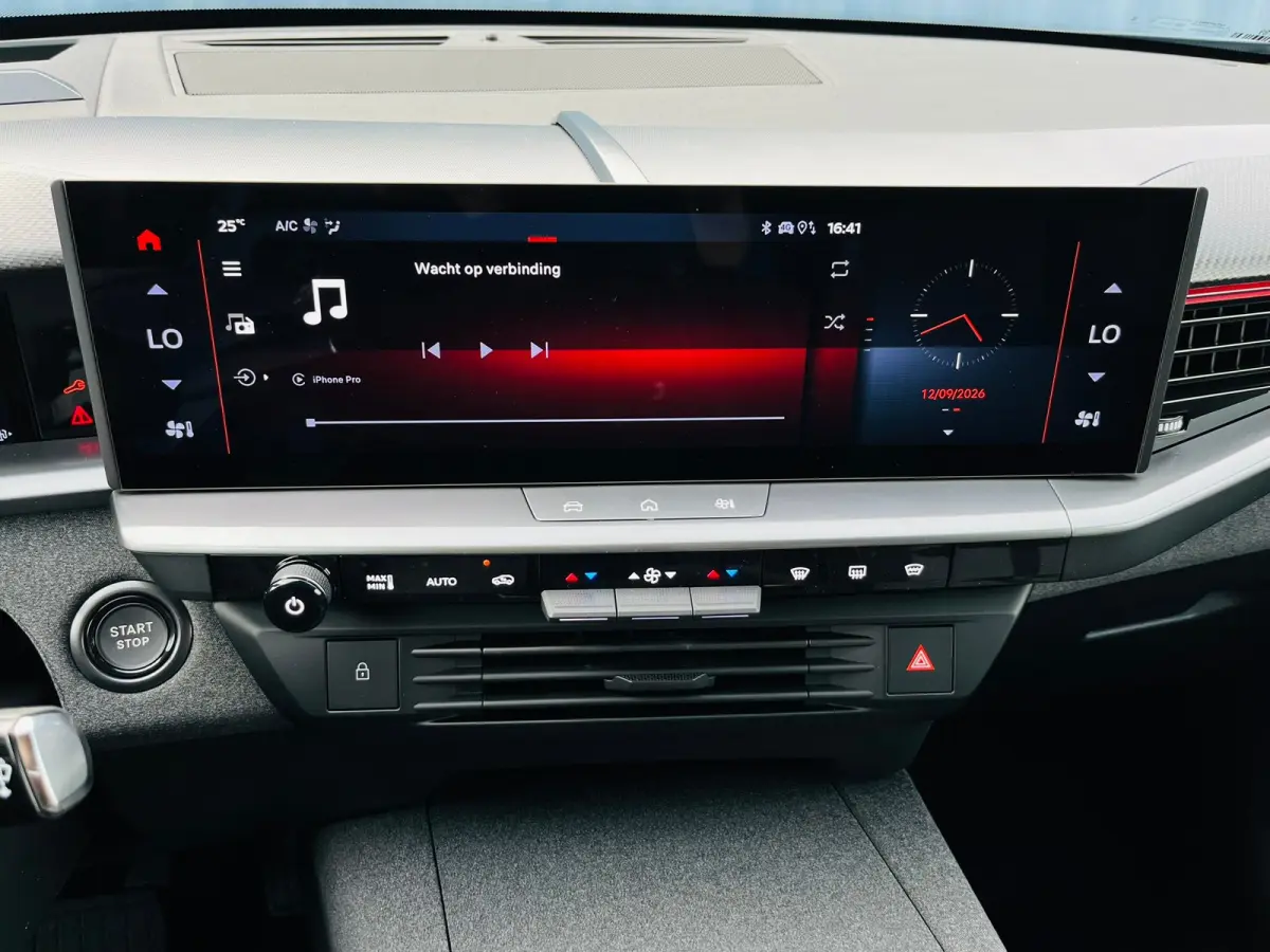 GS Afneembare trekhaak | Achteruitrijcamera | Adeptieve cruise control | Lendensteun | Standkachel | Keyless | Stoelverwarming | Apple carplay & Android auto