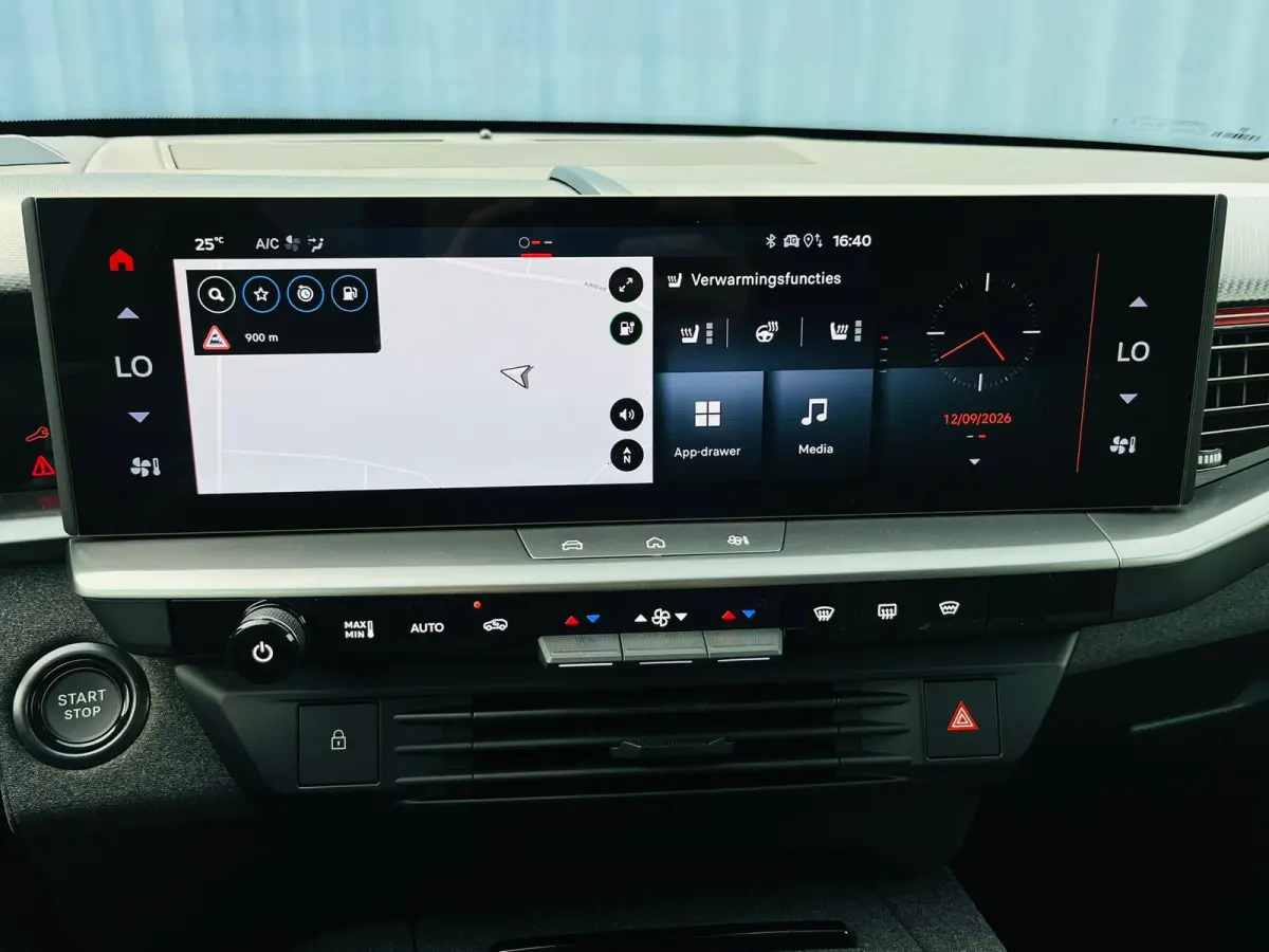 GS Afneembare trekhaak | Achteruitrijcamera | Adeptieve cruise control | Lendensteun | Standkachel | Keyless | Stoelverwarming | Apple carplay & Android auto