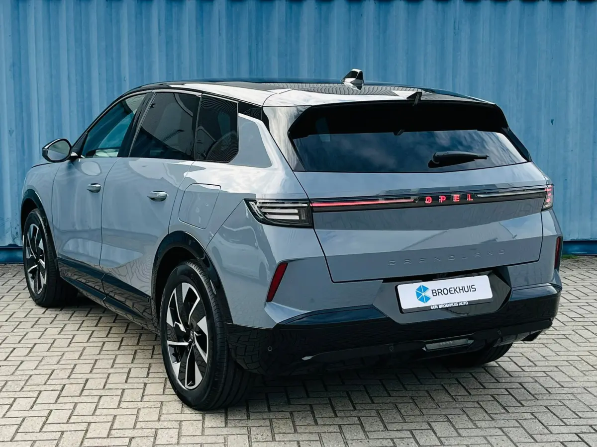 GS Afneembare trekhaak | Achteruitrijcamera | Adeptieve cruise control | Lendensteun | Standkachel | Keyless | Stoelverwarming | Apple carplay & Android auto