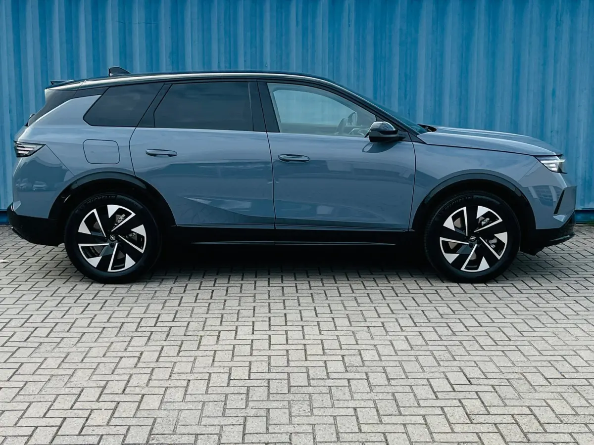 GS Afneembare trekhaak | Achteruitrijcamera | Adeptieve cruise control | Lendensteun | Standkachel | Keyless | Stoelverwarming | Apple carplay & Android auto