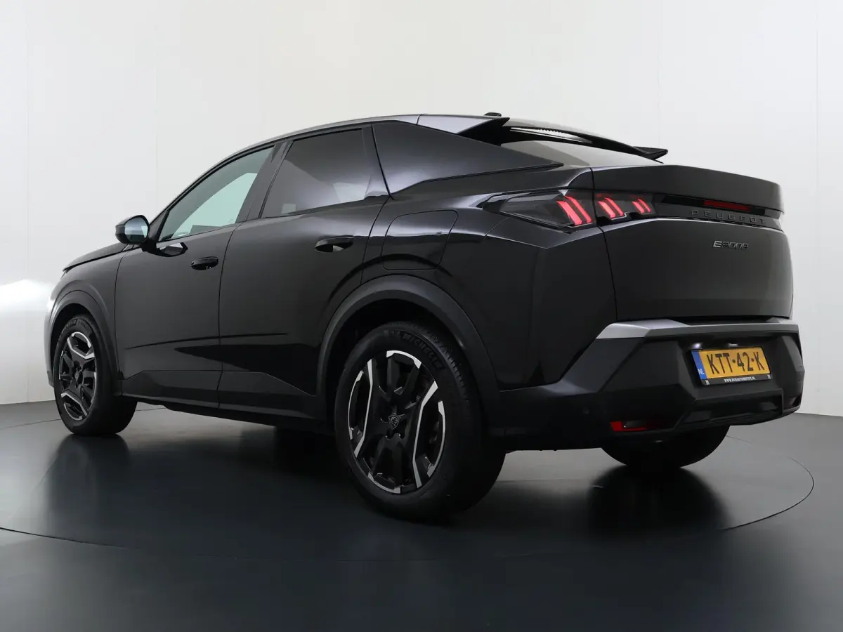 Allure 73 kWh VAN:36.900,- VOOR:34.440,- UW HERFSTVOORDEEL:2.460,- SOH 94%| WARMTEPOMP |  DIRECT LEVERBAAR RIJKAAR GEMAAKT BIJ DE PEUGEOT DEALER | 360° CAMERA| | KEYLESS ENTRY | 18.685KM! |