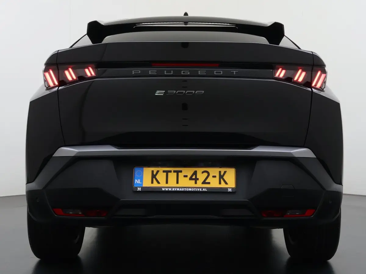 Allure 73 kWh VAN:36.900,- VOOR:34.440,- UW HERFSTVOORDEEL:2.460,- SOH 94%| WARMTEPOMP |  DIRECT LEVERBAAR RIJKAAR GEMAAKT BIJ DE PEUGEOT DEALER | 360° CAMERA| | KEYLESS ENTRY | 18.685KM! |