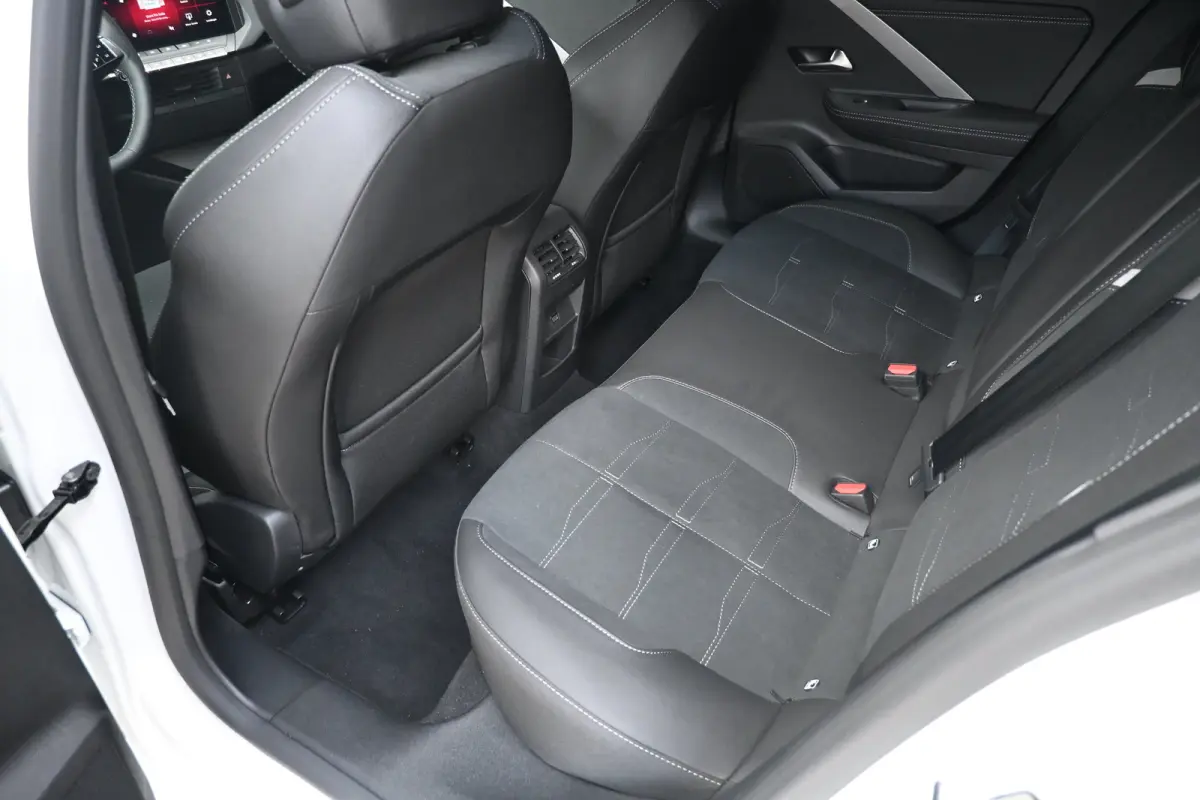1.2 Turbo Hybrid GS Tot 8 Jaar Garantie! | Alcantara | Elektr. Stoelen | Intelli-Lux LED | Navigatie | Achteruitrijcamera | Adaptive Cruise | !!
