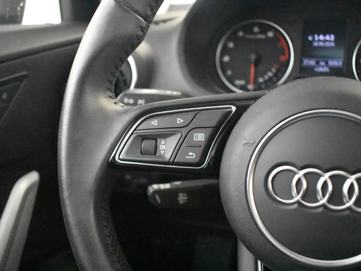 30 TFSI S Edition l Panorama Dak | Keyless entry/start | Stoelverwarming | Dodehoek detectie | Elektr achterklep |DAB | LED | Navi | 18"LMV