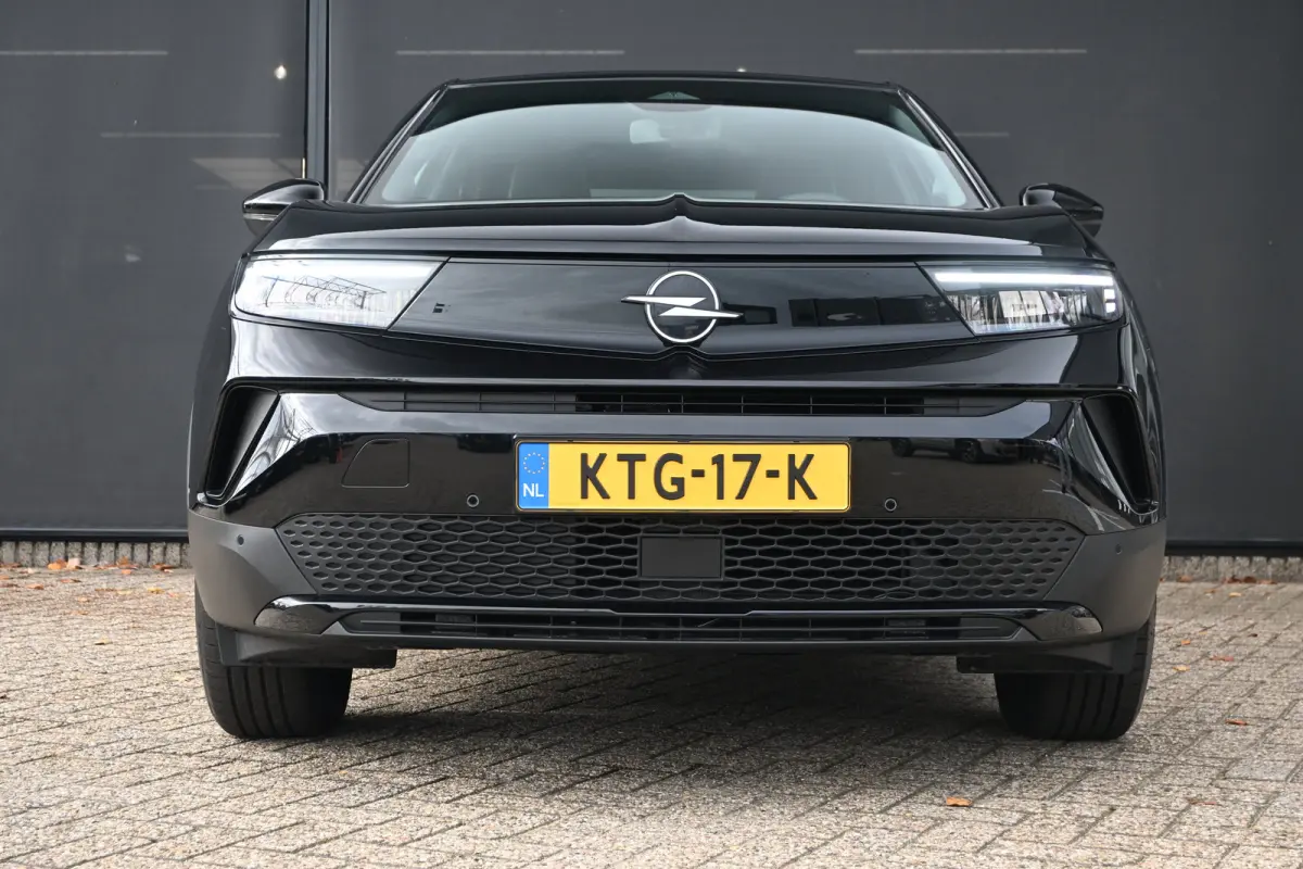 Edition 54 kWh 156pk | Navigatie | Climate Control | Dodehoekdetectie | Achteruitrijcamera | Draadloos Apple Carplay & Android Auto | !!