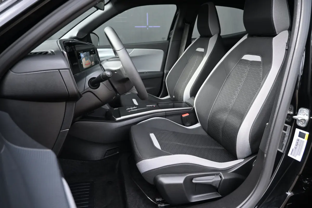 Edition 54 kWh 156pk | Navigatie | Climate Control | Dodehoekdetectie | Achteruitrijcamera | Draadloos Apple Carplay & Android Auto | !!