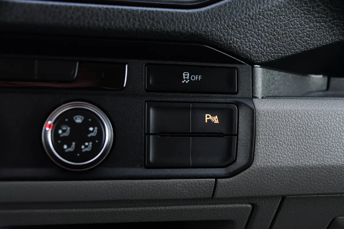 3.180 35 2.0 L3H2 DC PB Edition Camera, Cruise, Carplay, LED, 177pk, Automaat, Sensoren, Multimedia, Uniek!