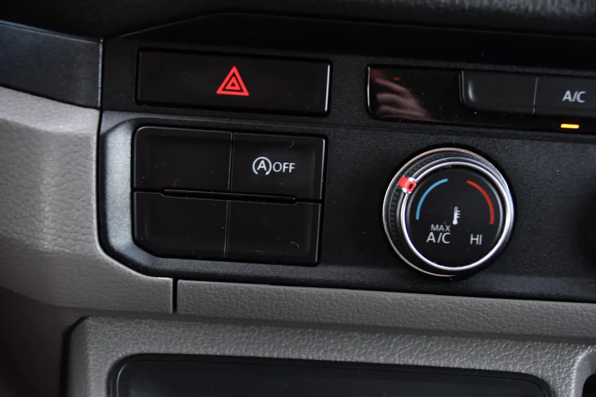 3.180 35 2.0 L3H2 DC PB Edition Camera, Cruise, Carplay, LED, 177pk, Automaat, Sensoren, Multimedia, Uniek!