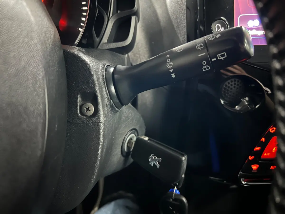 1.0 e-VTi Blue Lease Executive CAMERA / CARPLAY