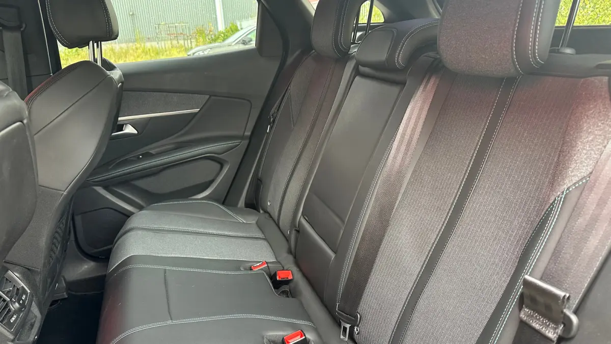 1.6 HYbrid 225 Allure Pack Business | Apple Carplay / Android Auto | Plug-in | Achteruitrij Camera | Climate Control | Navigatie | Stoelverwarming Voor | Cruise Control | | Achteruitrijcamer