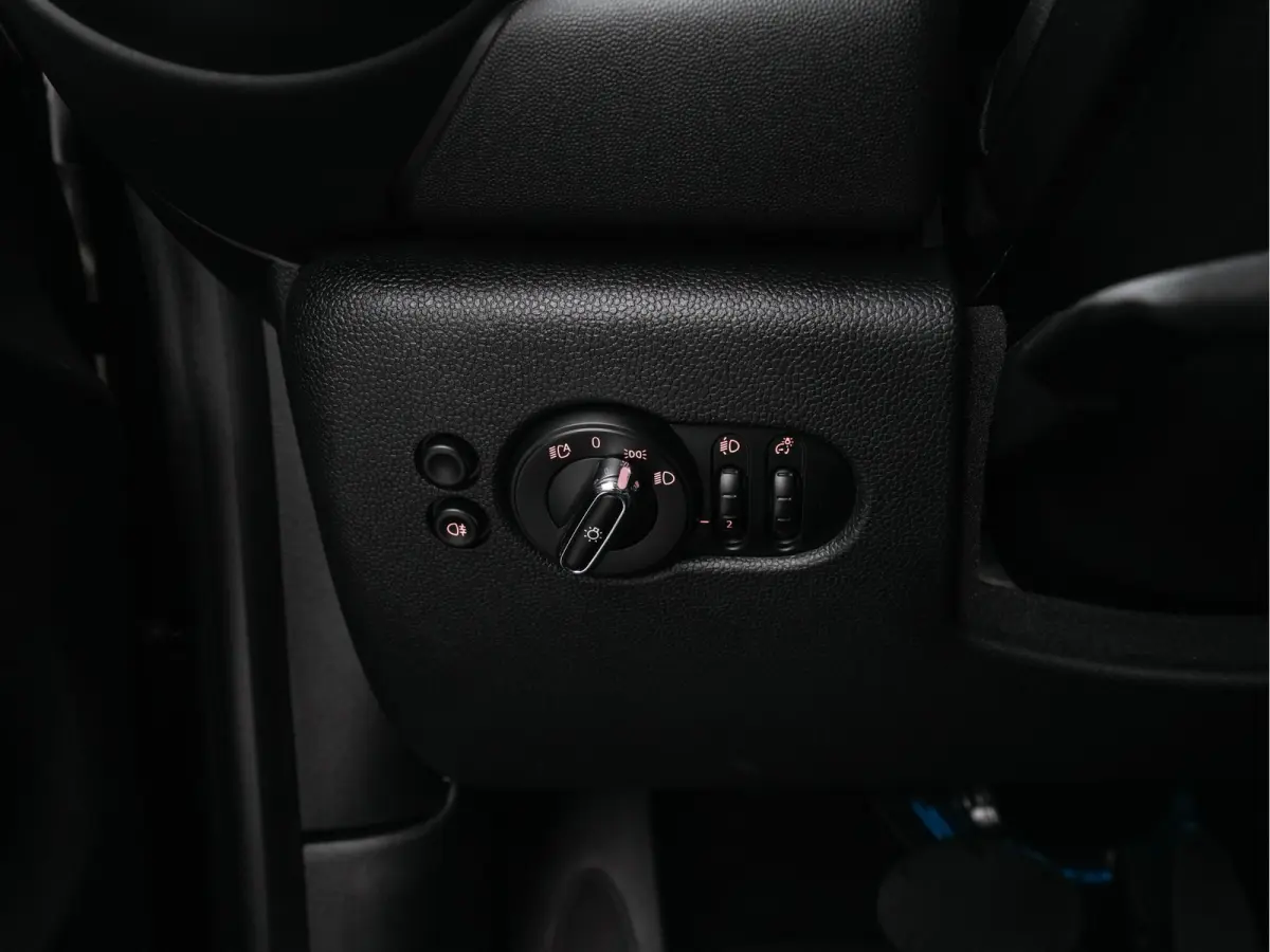 MINI Yours 33 kWh [3-Fase-11kW] {SoH-96%} (INCL-BTW) Aut. *HEATPUMP | LEATHER-ALCANTARA | FULL-LED | NAVI-FULLMAP | SPORTSEATS | AMBIENTLIGHT | DIGI-COCKPIT | DAB+ | ECC | PDC | CRUISE | 16'