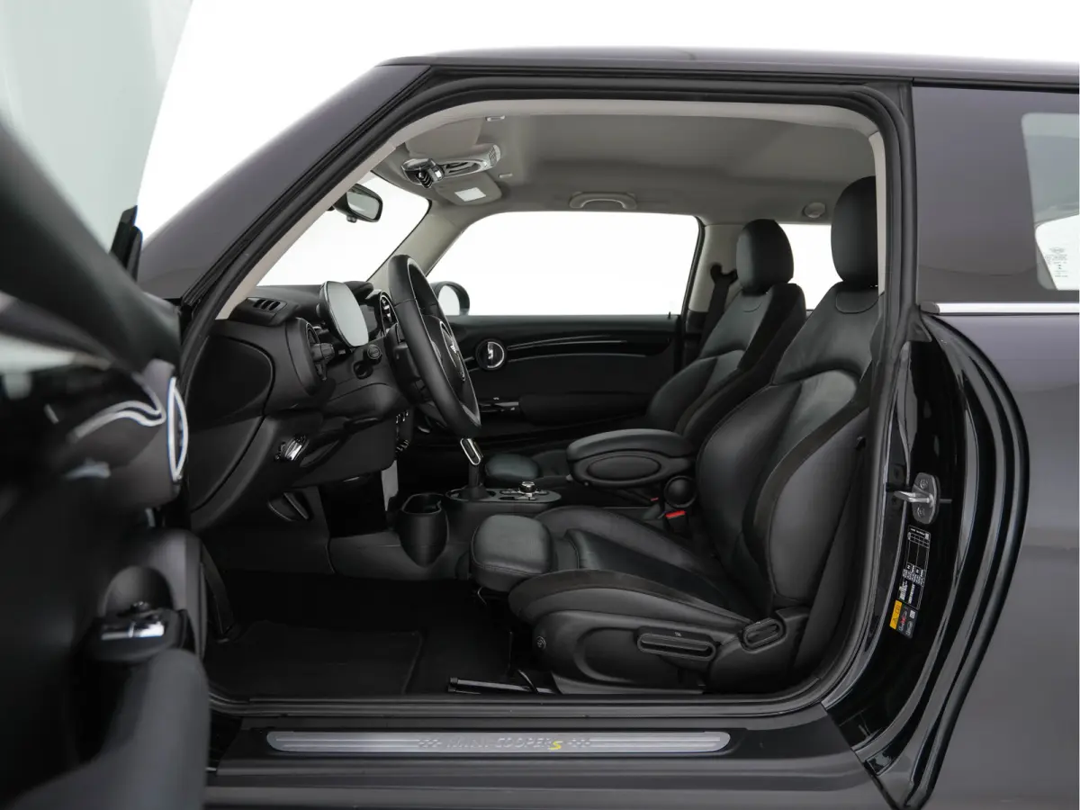 MINI Yours 33 kWh [3-Fase-11kW] {SoH-96%} (INCL-BTW) Aut. *HEATPUMP | LEATHER-ALCANTARA | FULL-LED | NAVI-FULLMAP | SPORTSEATS | AMBIENTLIGHT | DIGI-COCKPIT | DAB+ | ECC | PDC | CRUISE | 16'