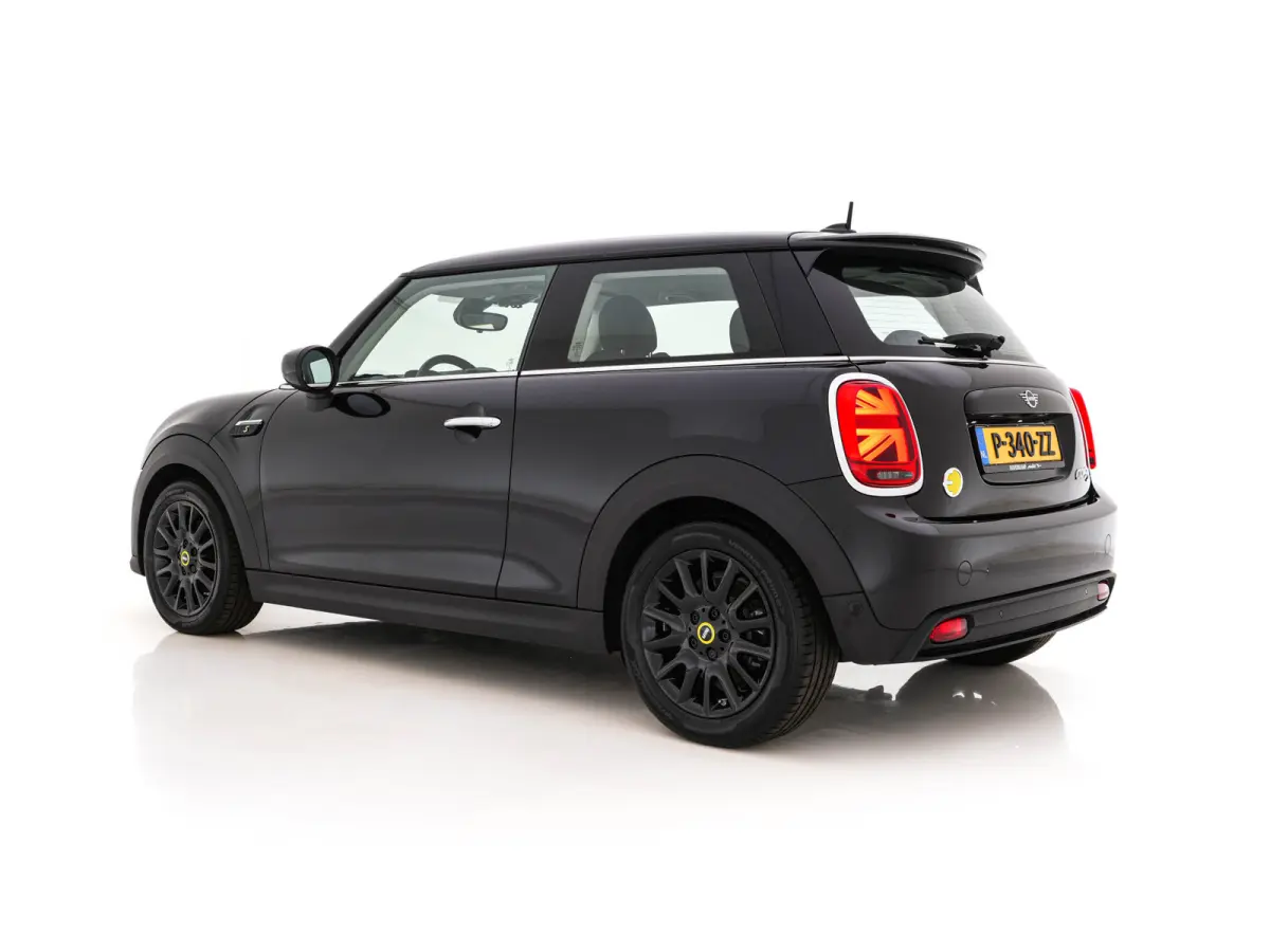 MINI Yours 33 kWh [3-Fase-11kW] {SoH-96%} (INCL-BTW) Aut. *HEATPUMP | LEATHER-ALCANTARA | FULL-LED | NAVI-FULLMAP | SPORTSEATS | AMBIENTLIGHT | DIGI-COCKPIT | DAB+ | ECC | PDC | CRUISE | 16'