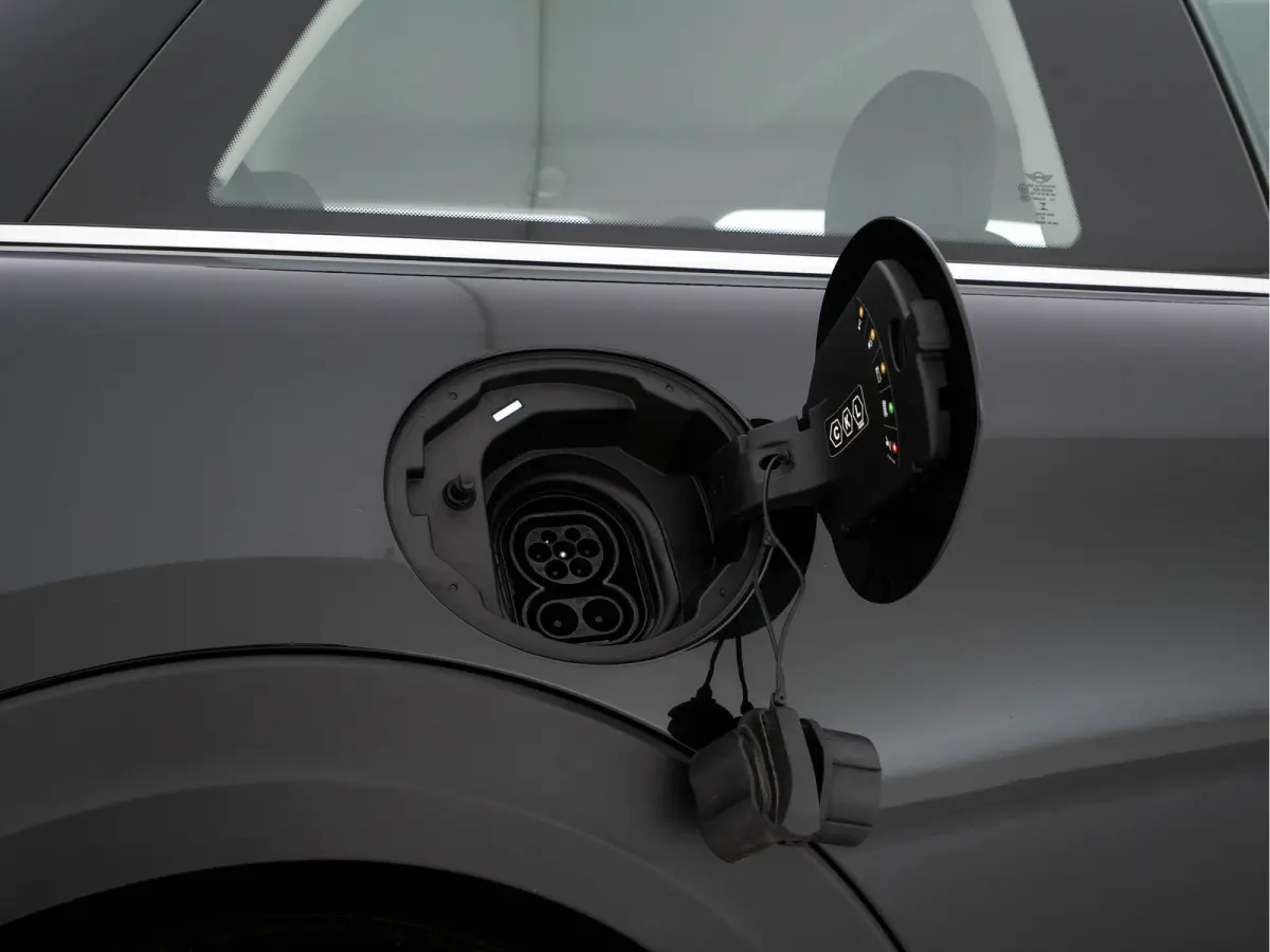 MINI Yours 33 kWh [3-Fase-11kW] {SoH-96%} (INCL-BTW) Aut. *HEATPUMP | LEATHER-ALCANTARA | FULL-LED | NAVI-FULLMAP | SPORTSEATS | AMBIENTLIGHT | DIGI-COCKPIT | DAB+ | ECC | PDC | CRUISE | 16'