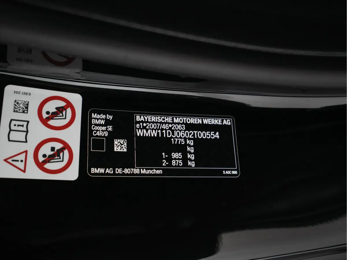 MINI Yours 33 kWh [3-Fase-11kW] {SoH-96%} (INCL-BTW) Aut. *HEATPUMP | LEATHER-ALCANTARA | FULL-LED | NAVI-FULLMAP | SPORTSEATS | AMBIENTLIGHT | DIGI-COCKPIT | DAB+ | ECC | PDC | CRUISE | 16'