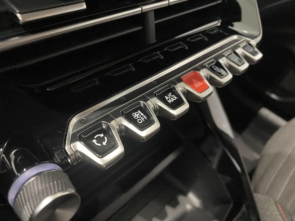 1.2 Active | APPLE CARPLAY & ANDROID AUTO | DAB | AIRCO | LED | 58 DKM |