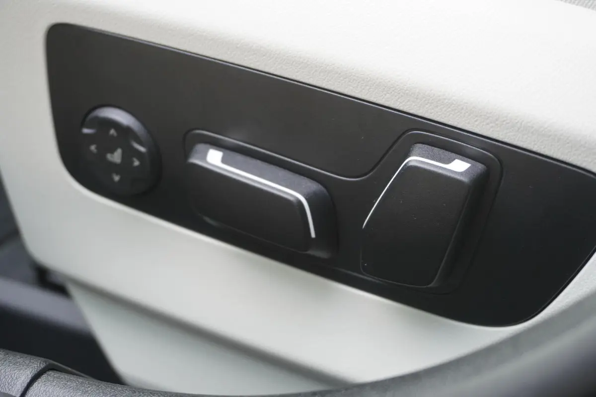 530e M Sport Edition | Travel Pack | Comfort Pack | Comforstoelen | Stoelventilatie | Driving Assistant Plus |  BMW Iconic Glow