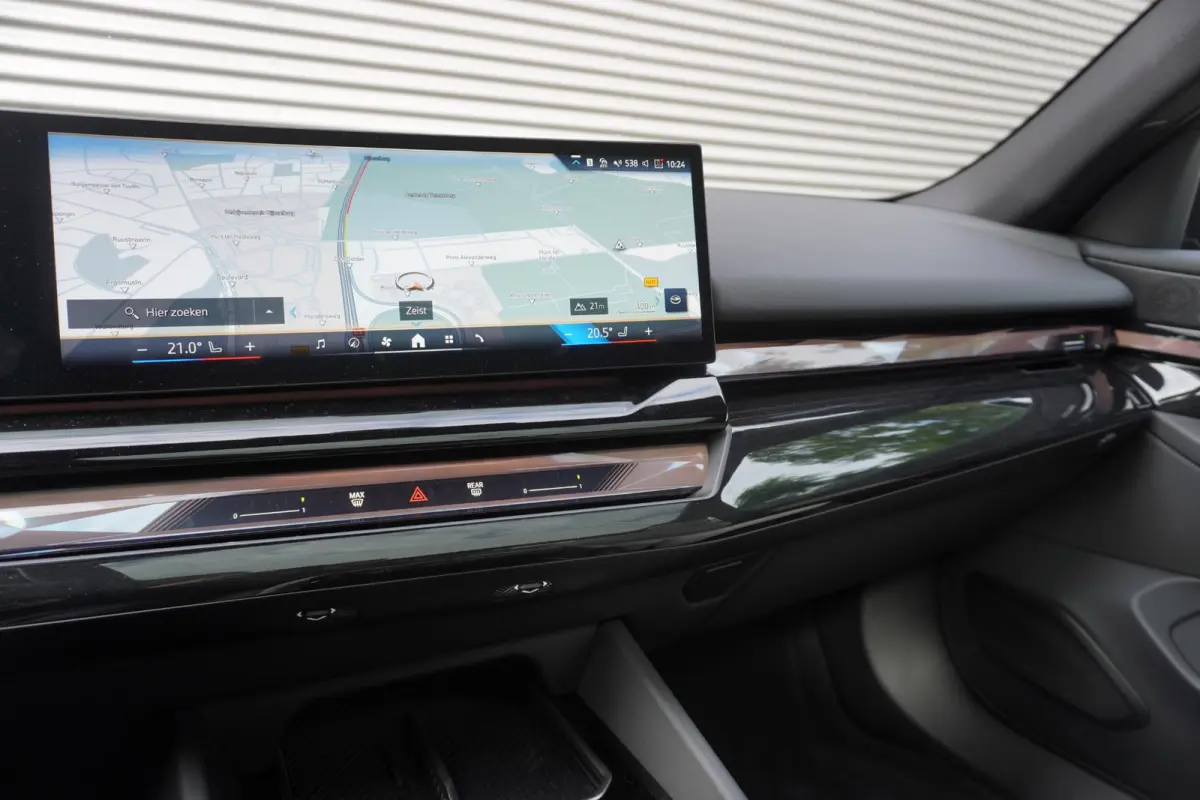 530e M Sport Edition | Travel Pack | Comfort Pack | Comforstoelen | Stoelventilatie | Driving Assistant Plus |  BMW Iconic Glow