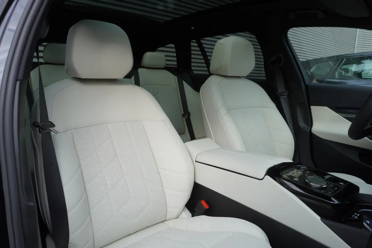 530e M Sport Edition | Travel Pack | Comfort Pack | Comforstoelen | Stoelventilatie | Driving Assistant Plus |  BMW Iconic Glow