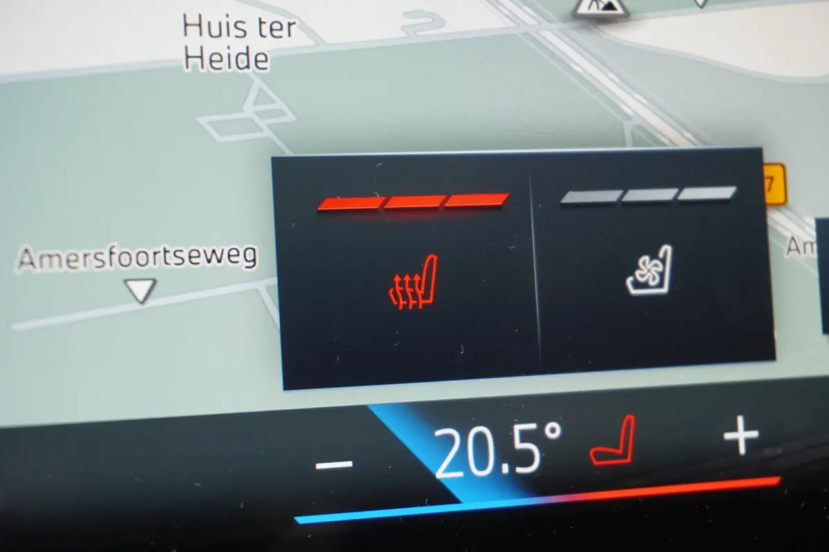 530e M Sport Edition | Travel Pack | Comfort Pack | Comforstoelen | Stoelventilatie | Driving Assistant Plus |  BMW Iconic Glow