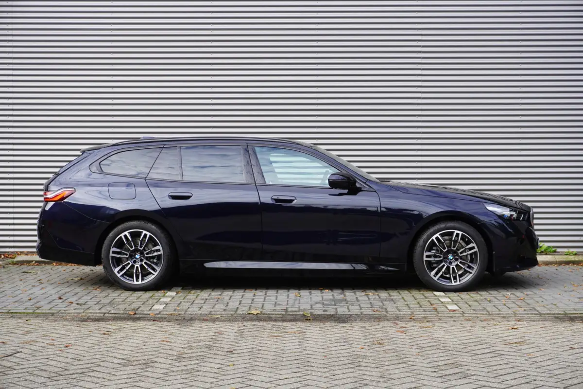 530e M Sport Edition | Travel Pack | Comfort Pack | Comforstoelen | Stoelventilatie | Driving Assistant Plus |  BMW Iconic Glow
