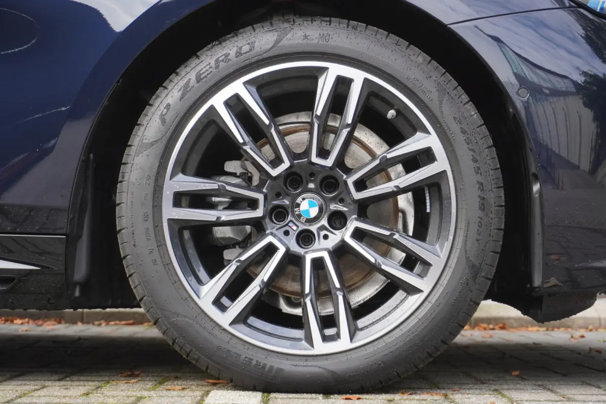 530e M Sport Edition | Travel Pack | Comfort Pack | Comforstoelen | Stoelventilatie | Driving Assistant Plus |  BMW Iconic Glow